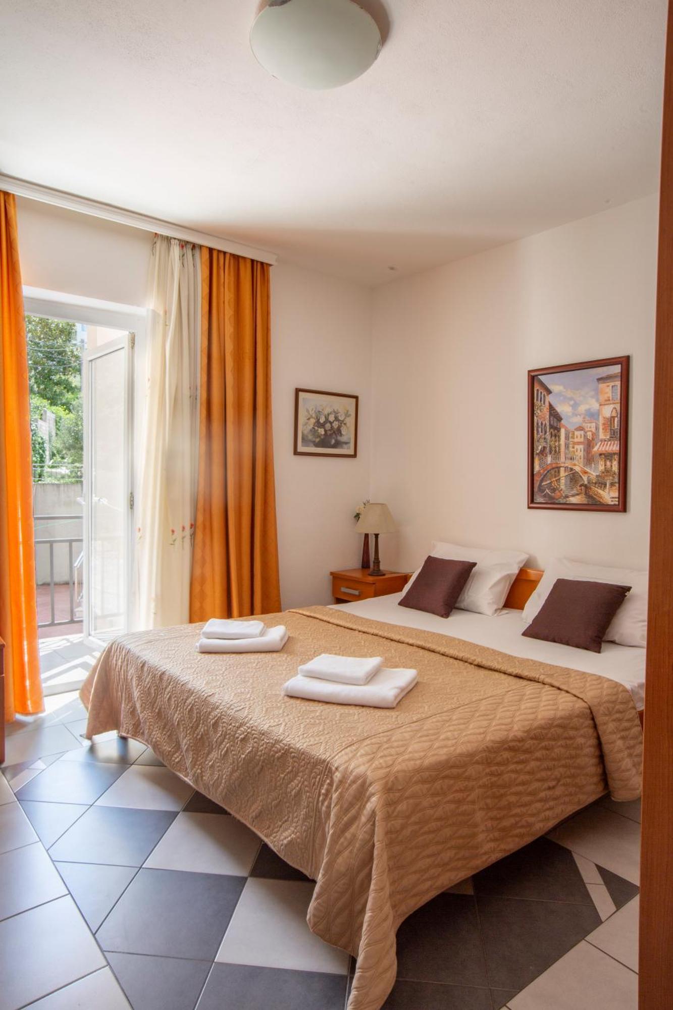 Apartments Maxhit تيفات المظهر الخارجي الصورة